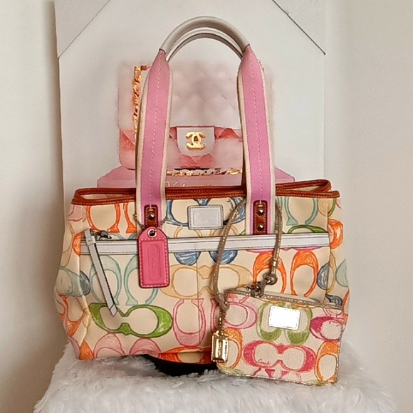 Coach Handbags - Coach Bag w/Wristlet EUC COA Authentic Large